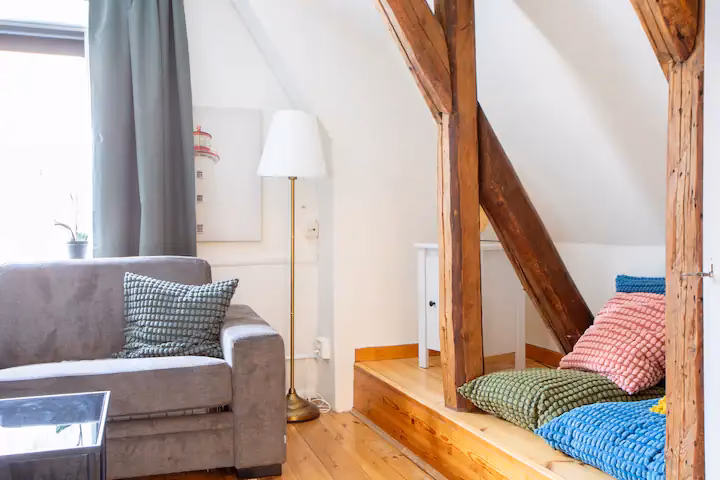 ¿Puede un sofá considerarse una cama en Airbnb?