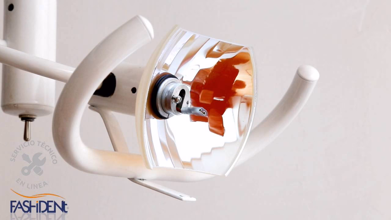 ¿Cómo se llama la luz del sillón dental?