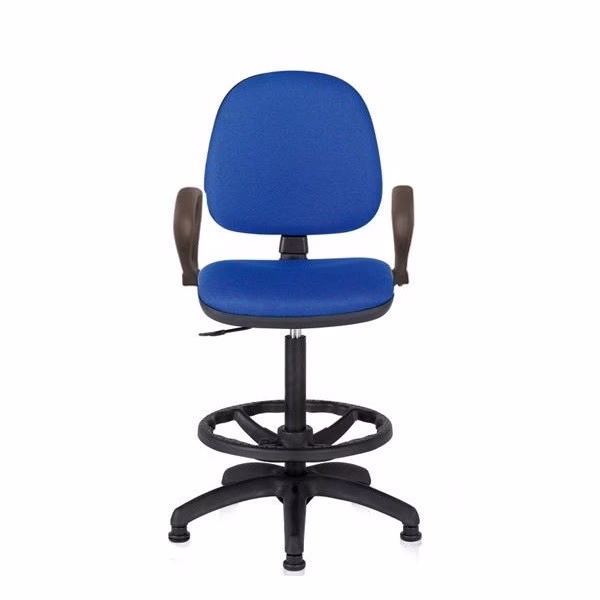 ¿Cuánto espacio necesita un taburete?