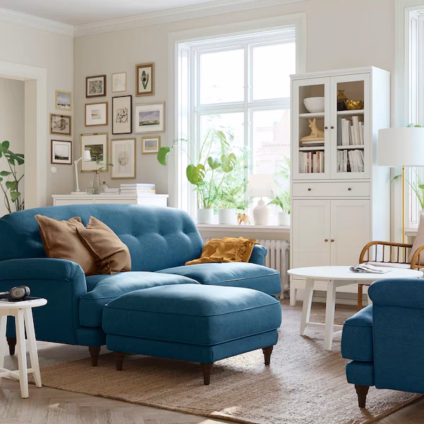 Does blue go with brown sofa?