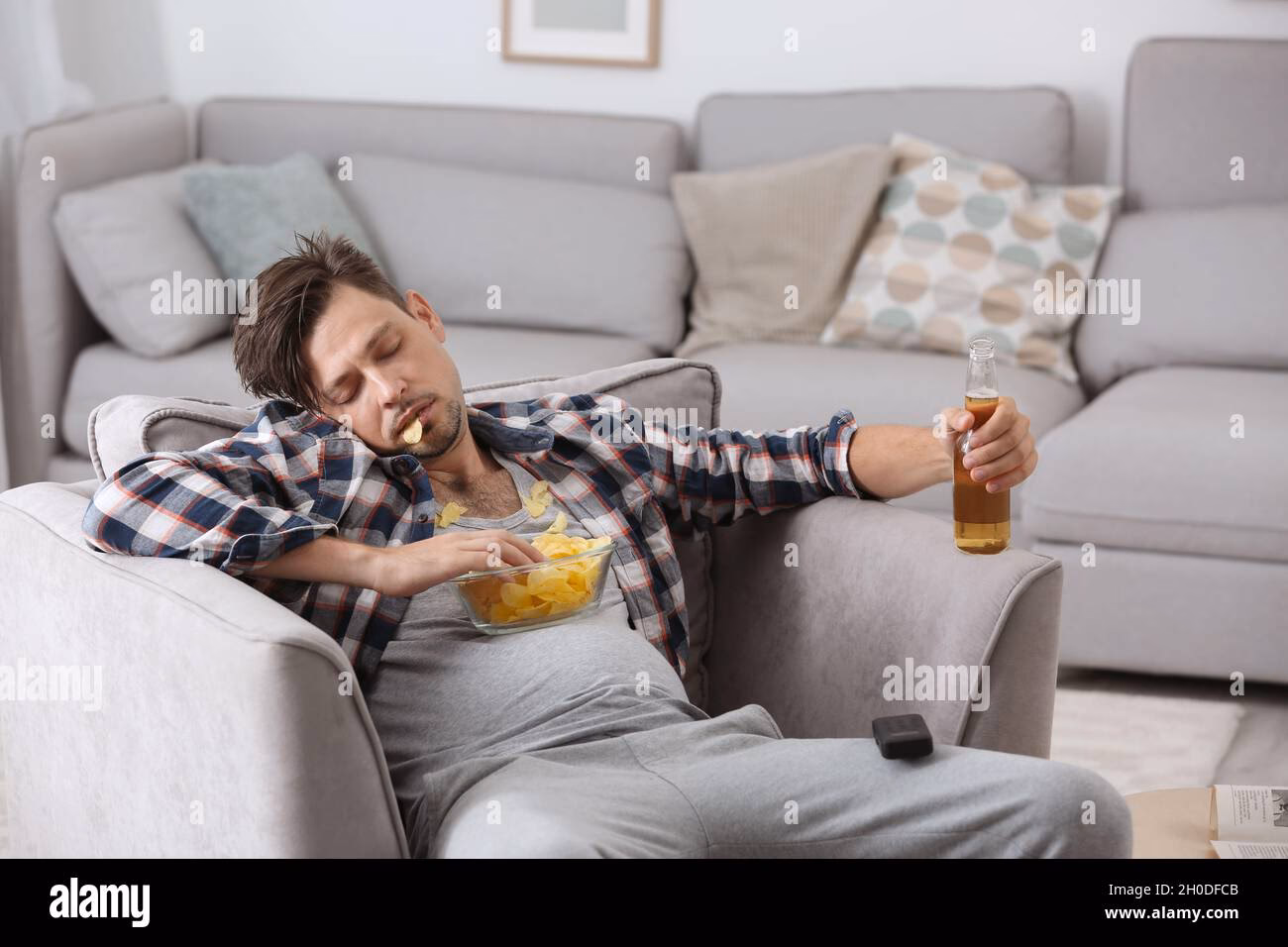 ¿Cómo limpiar la cerveza del sofá?