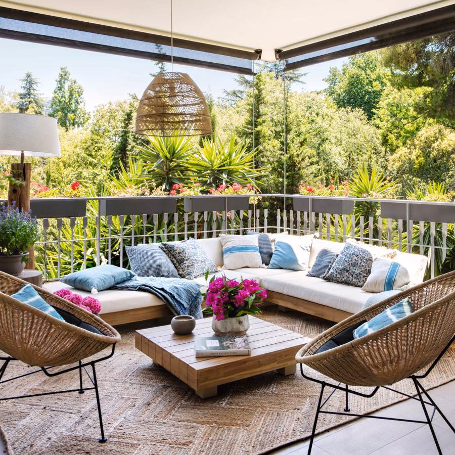 ¿Se pueden poner sillas de madera en el exterior?