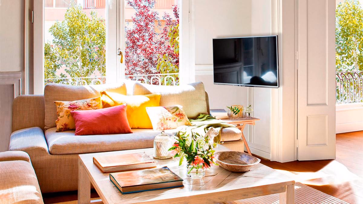 ¿Dónde colocar el televisor en una sala pequeña?