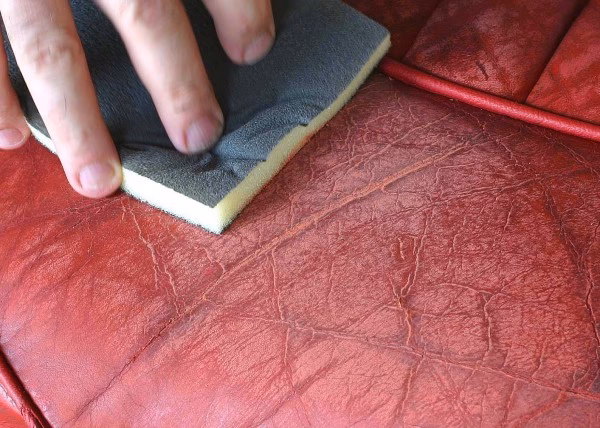 ¿Es posible reparar el agrietamiento del cuero?