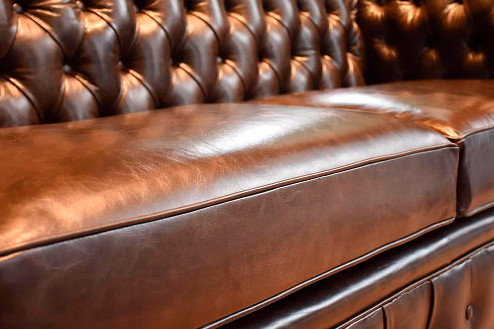 ¿Cómo proteger un sofá de cuero?