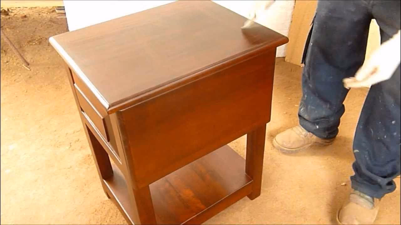 ¿Qué tipo de pintura se usa para laquear madera?