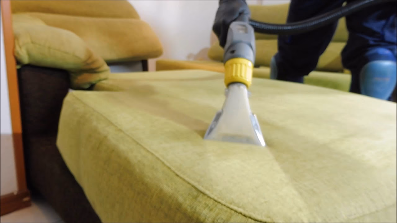 ¿Puedo utilizar una hidrolavadora para limpiar mi sofá?