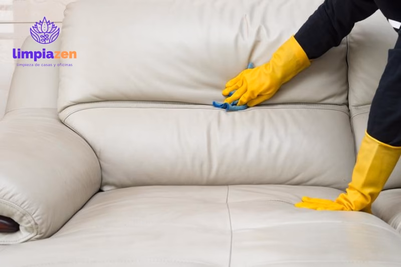 ¿Cómo limpiar la cuerina de los sillones?