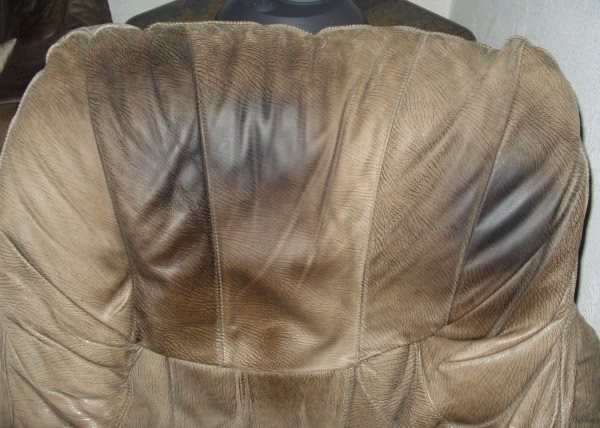 ¿Cómo limpio un sofá de piel nobuck?