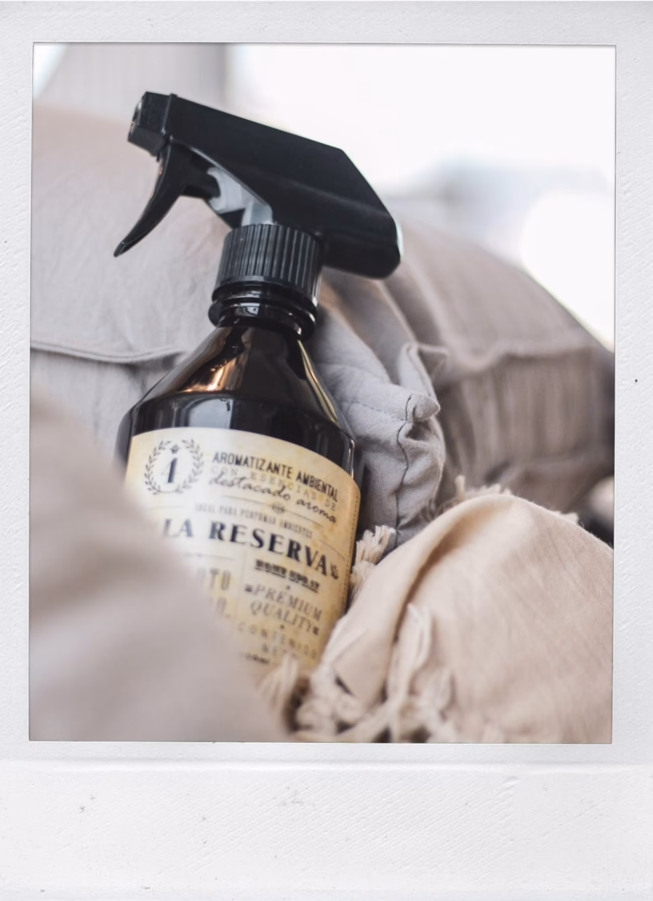 ¿Cómo puedo hacer que mi ropa huela a perfume todo el día?