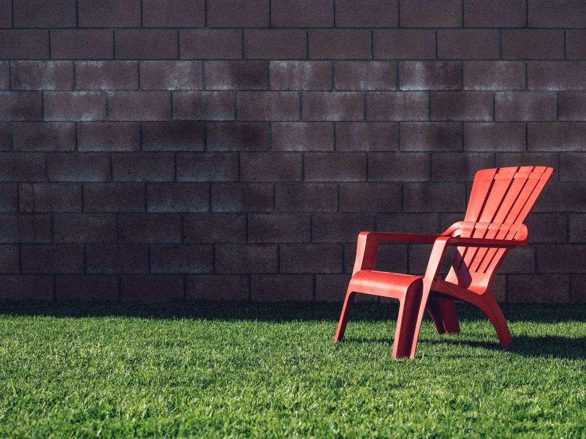 ¿Cómo puedo eliminar la estática de mi sofá?