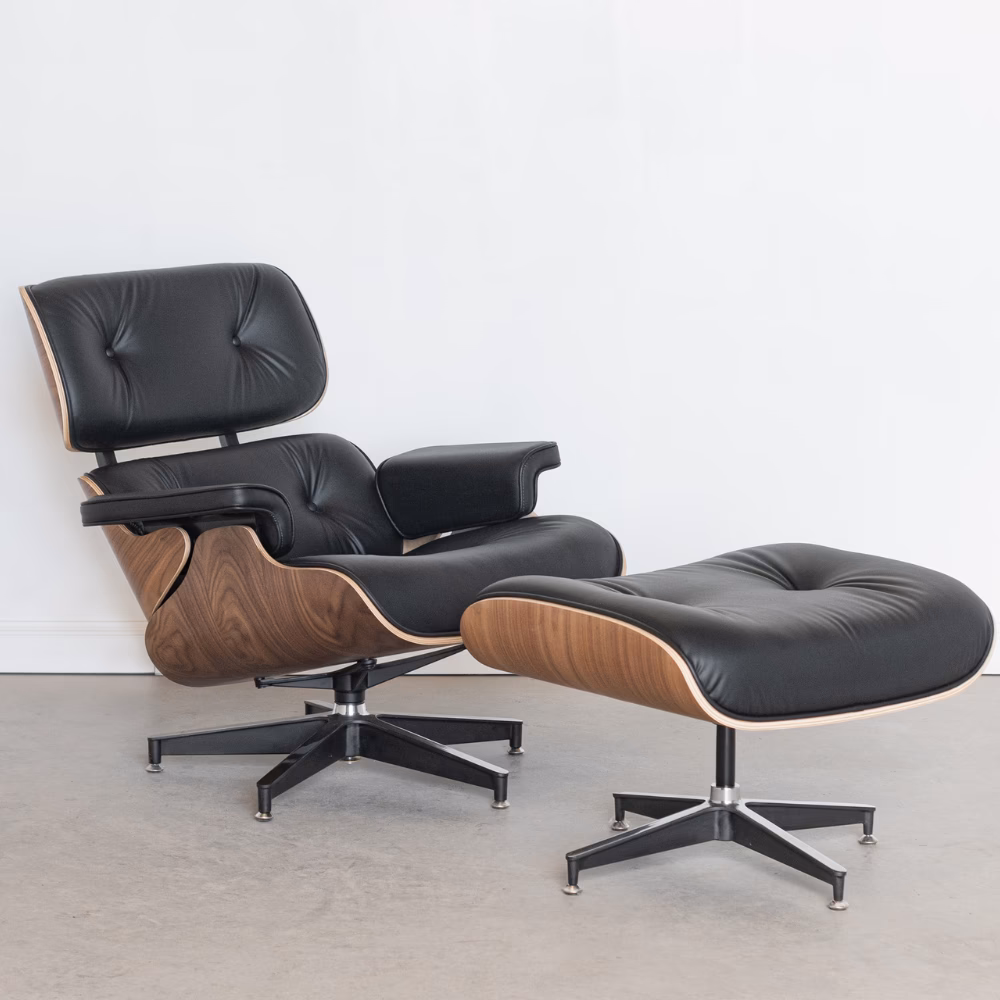 ¿En qué año se fabricó la primera silla de plástico Eames?