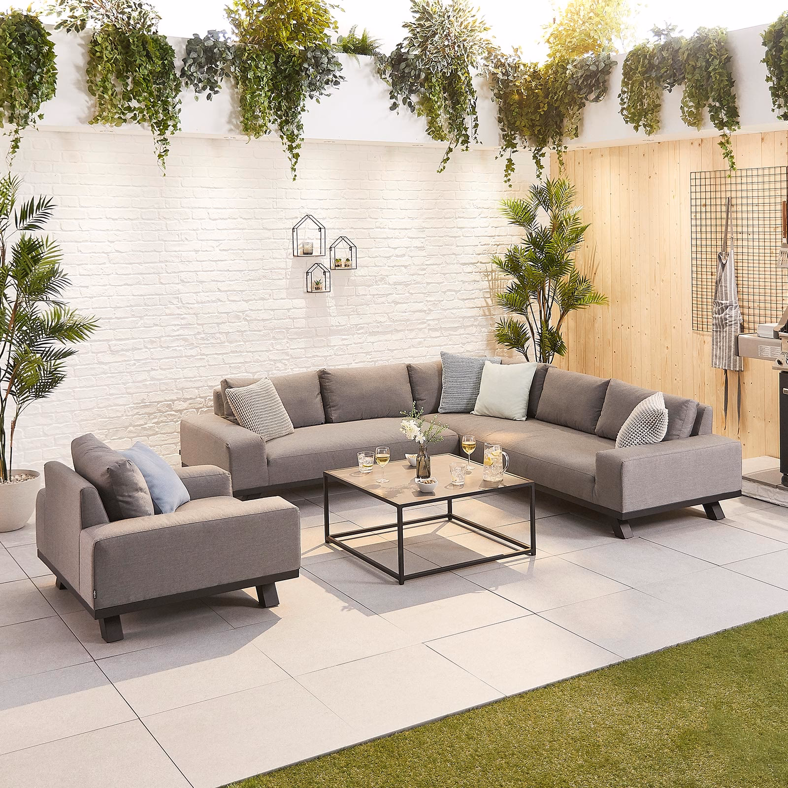 Are corner sofas still fashionable?