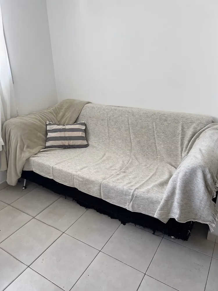 ¿Cuánto mide una manta de pie de cama?