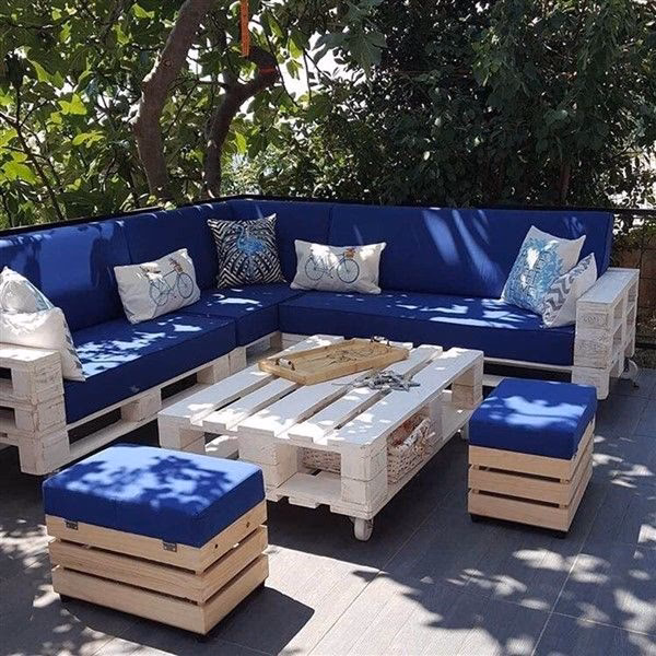 How to turn pallets into a couch?