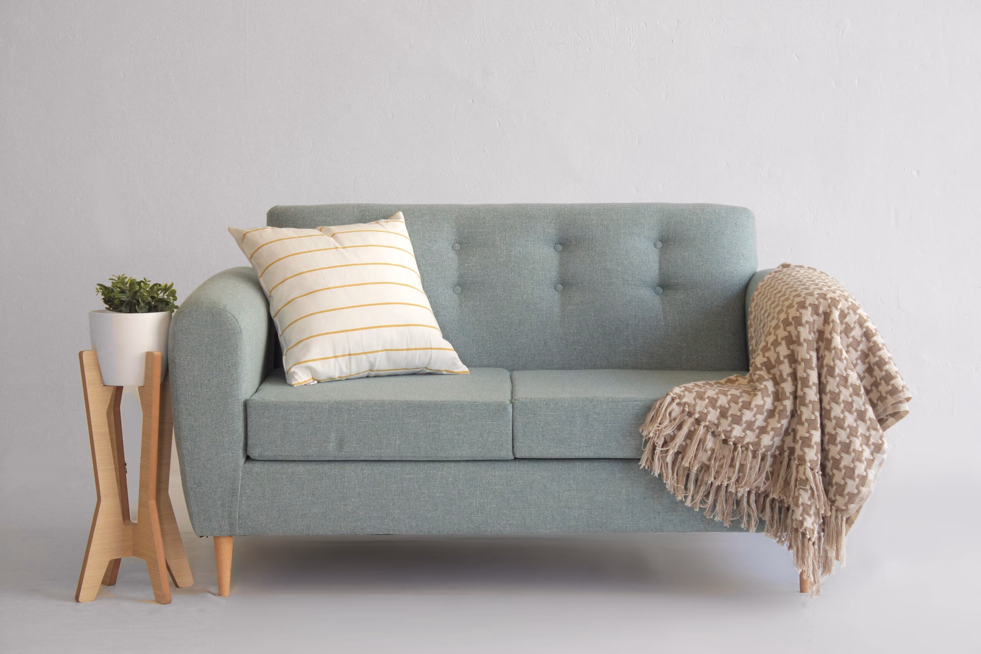 ¿Qué pones en la esquina entre dos sofás?