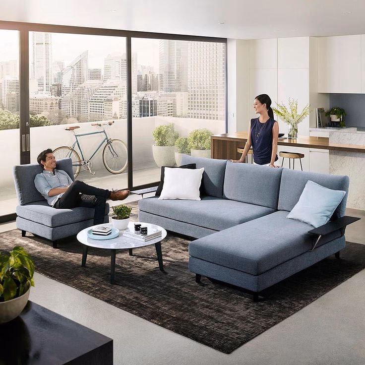 Who is the owner of King Living?