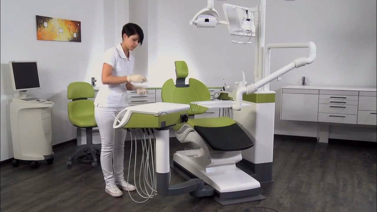 ¿Qué se debe utilizar para limpiar el sillón dental?