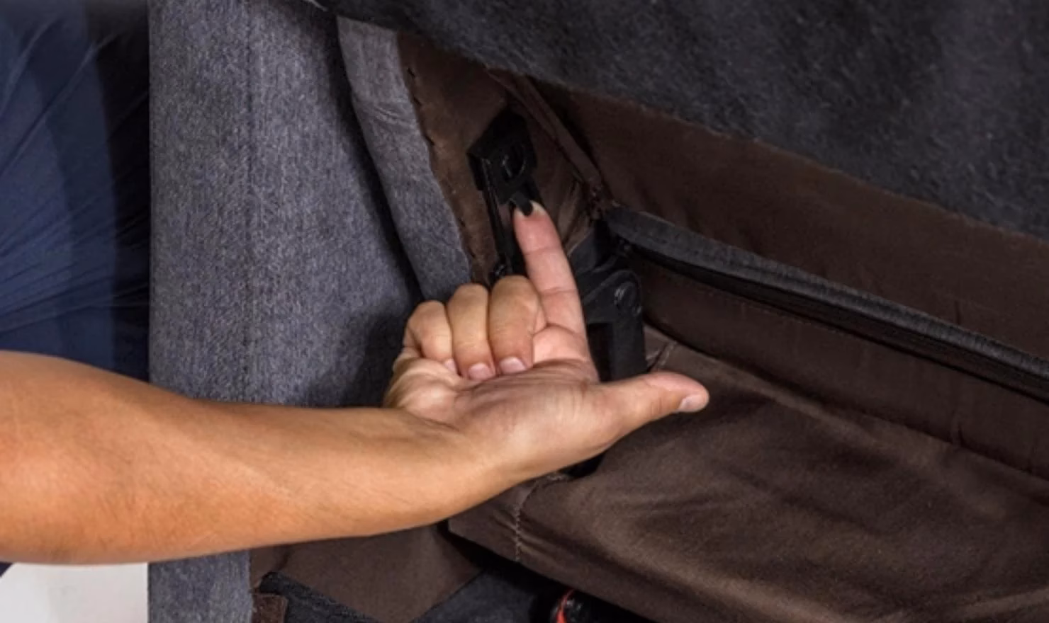 Can a recliner sofa be dismantled?