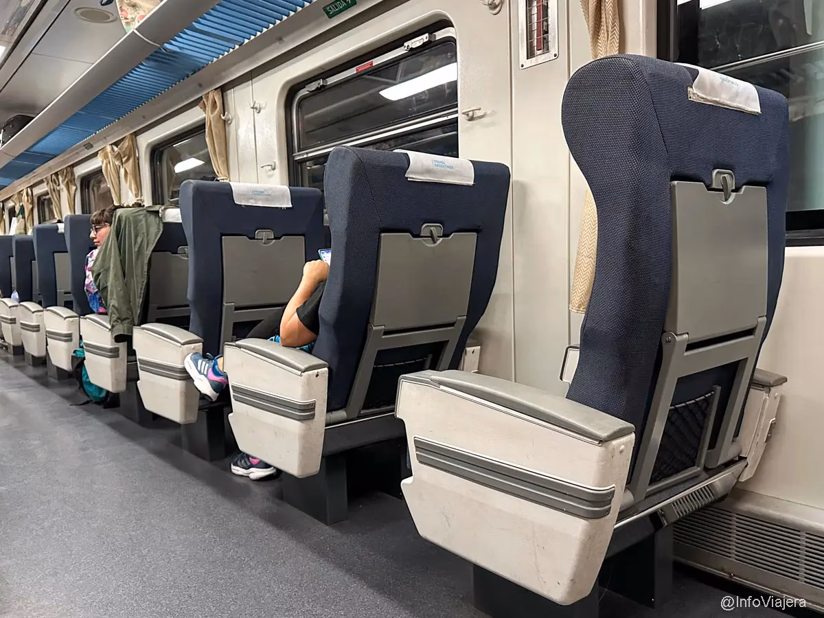 ¿Qué es el servicio pullman en trenes argentinos?