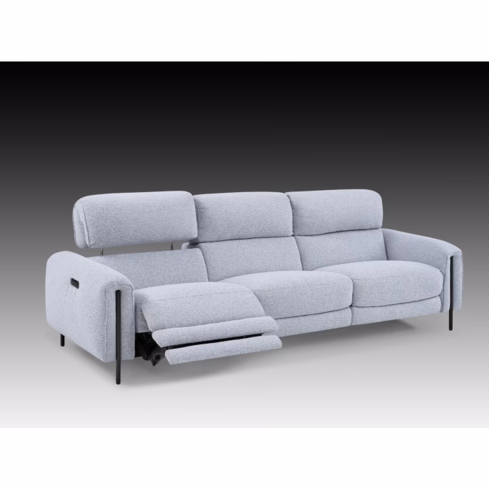 Where are Fabb sofas made?