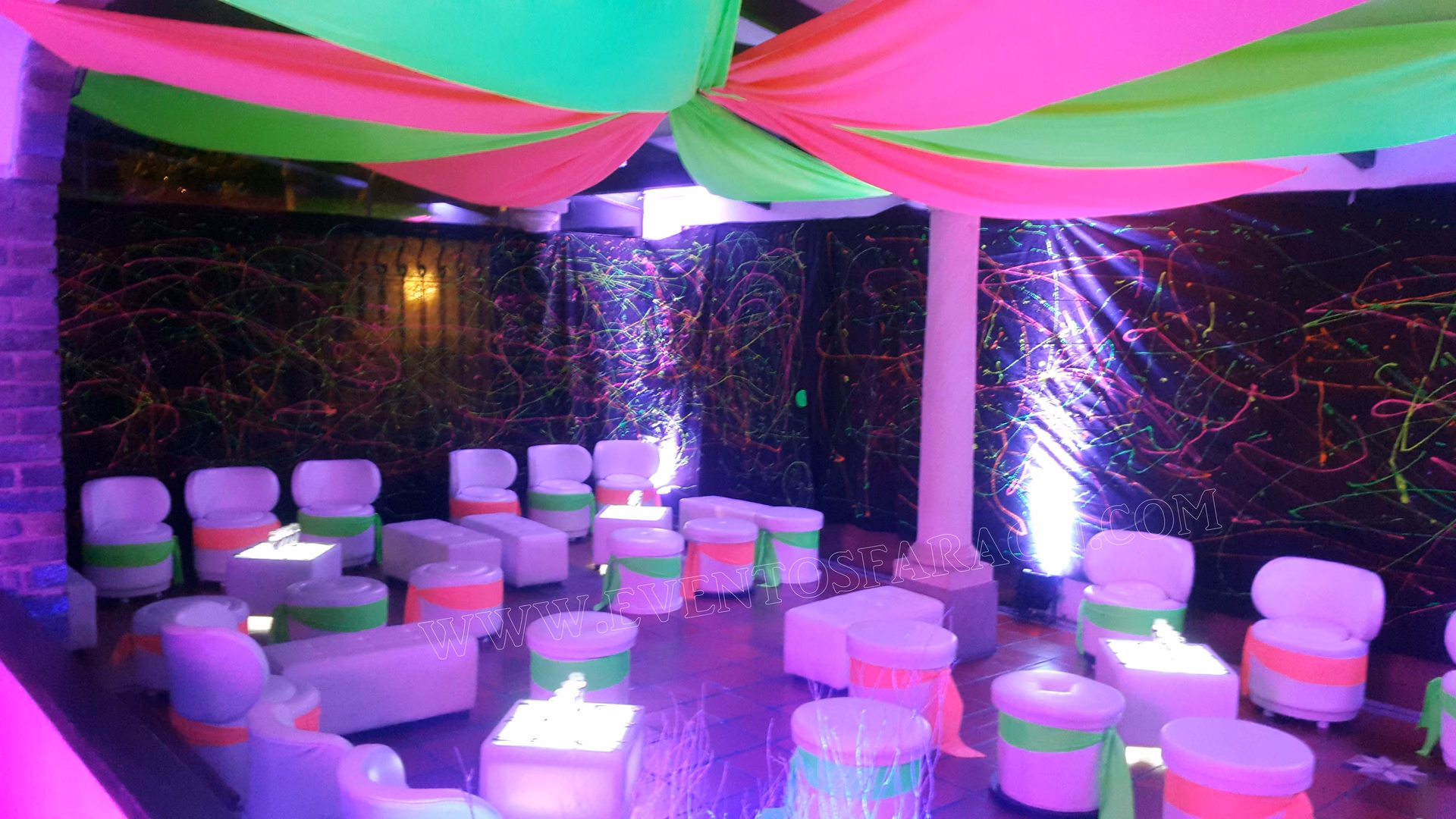 ¿Qué se necesita para una neón party?