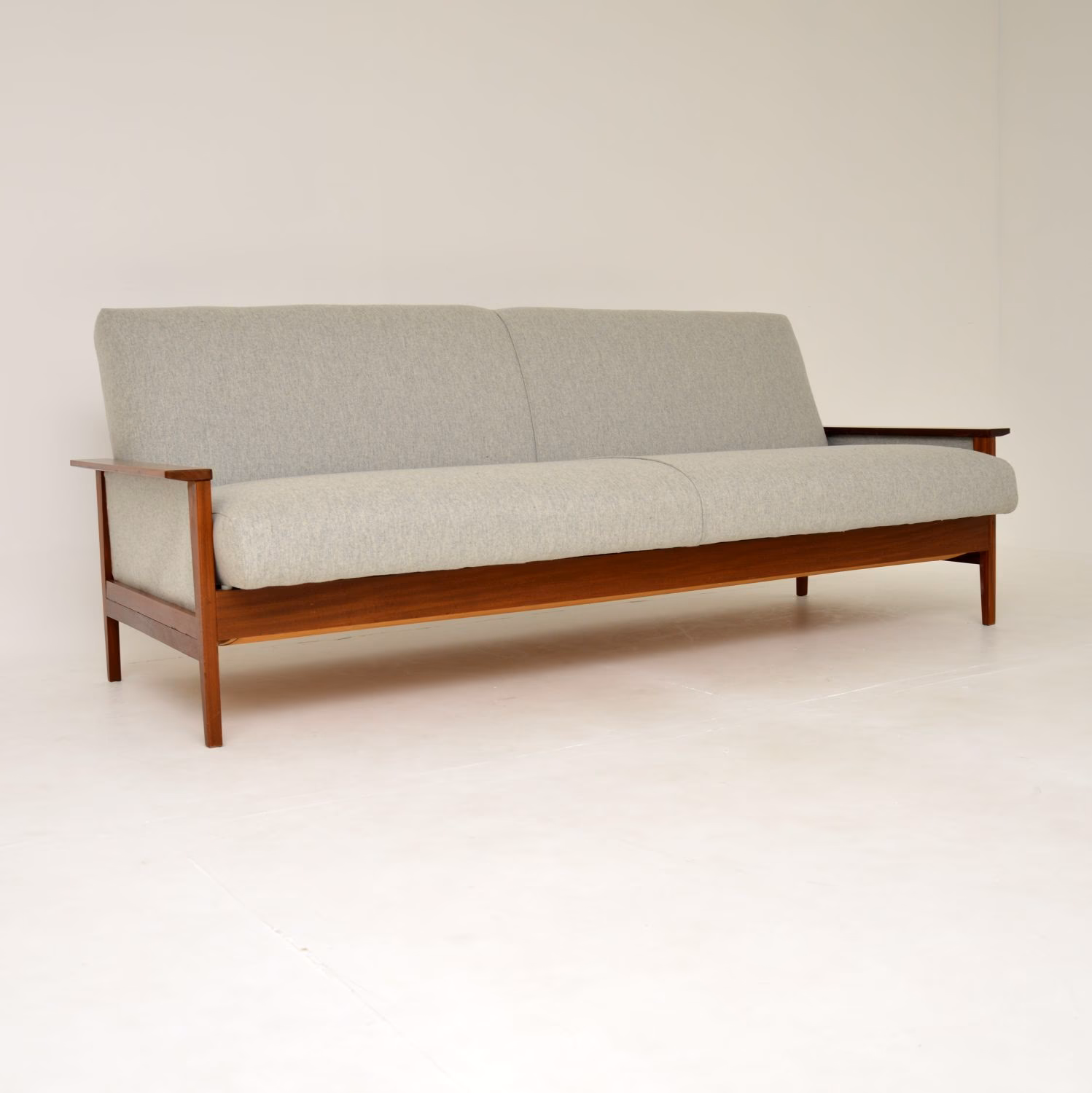 What is the weight limit for G Plan recliners?