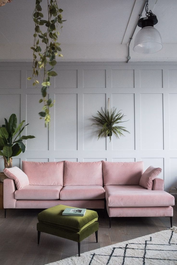 What color sofa goes with green chairs?