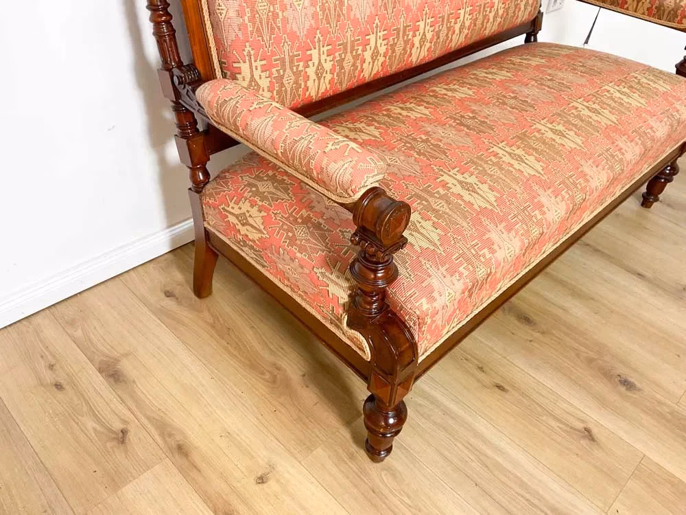 Wann wurde das erste Sofa erfunden?