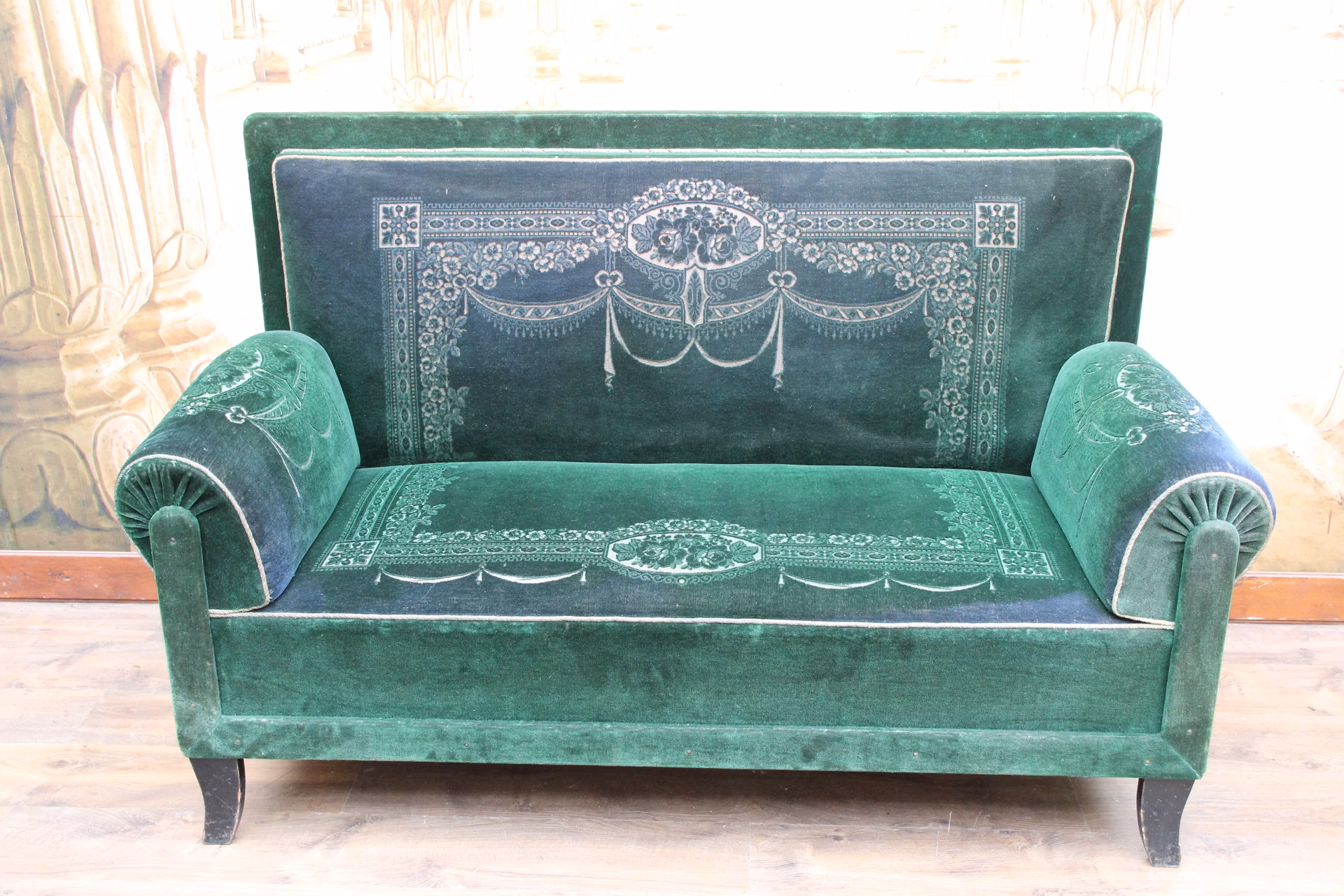 Wann wurde das erste Sofa erfunden?