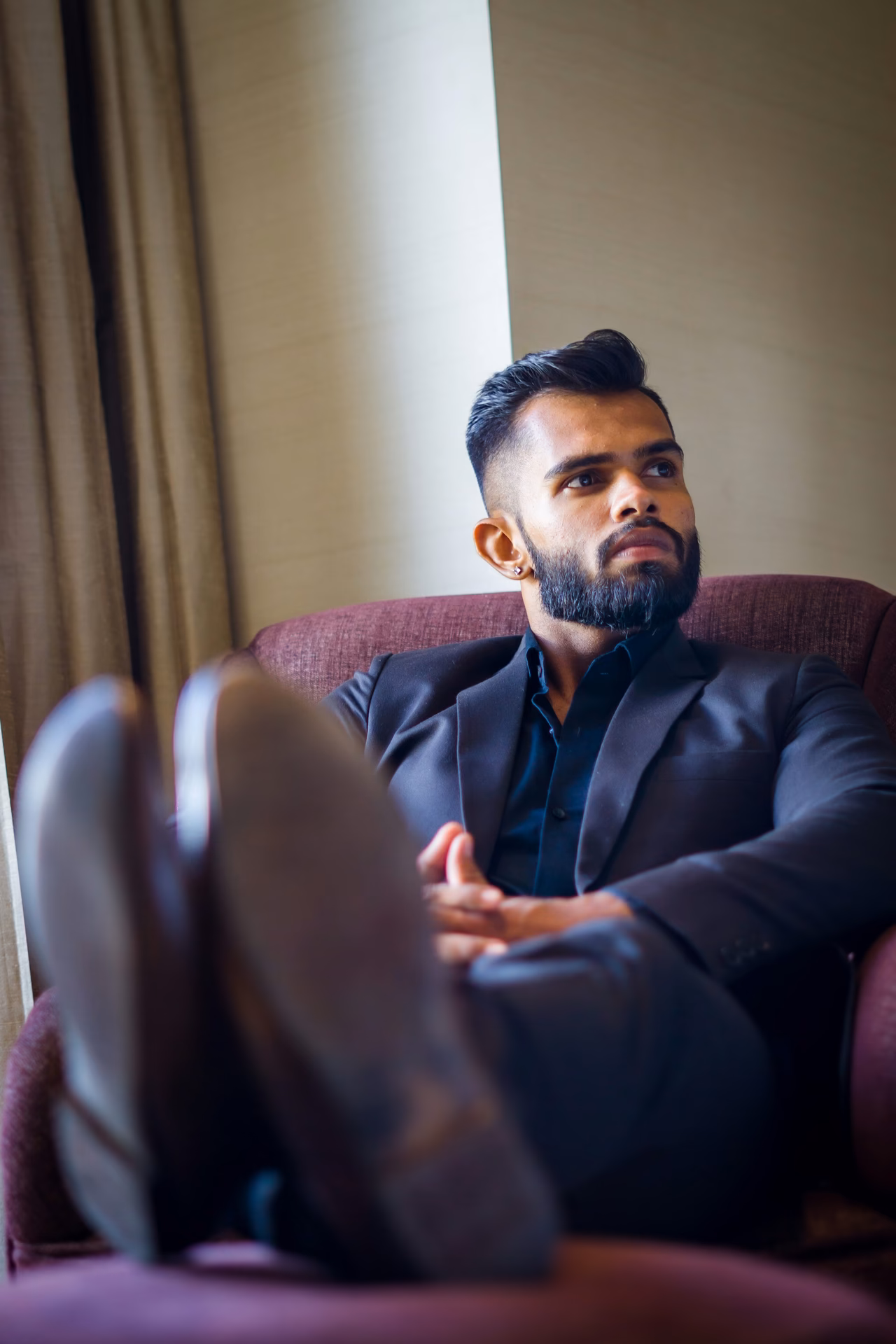 ¿Cuál es el significado de hombre con traje?