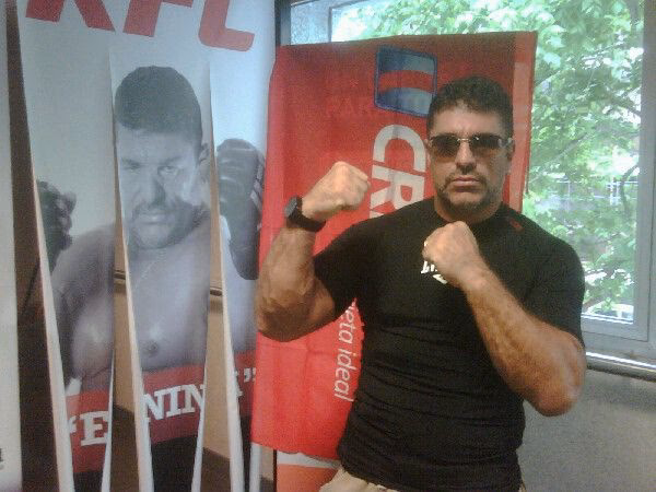 ¿Quién peleó con acero en Cali?