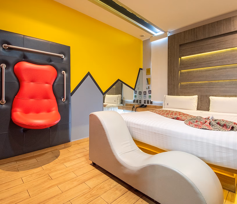 ¿Es más barato alojarse en un hotel o motel?