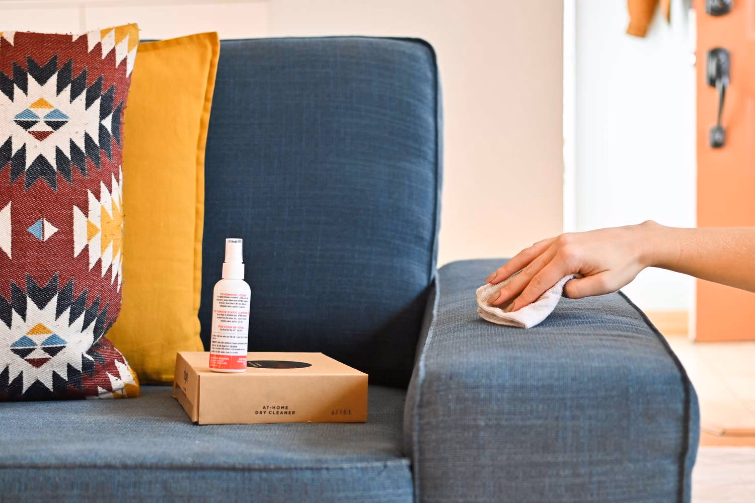 How to get rid of dust from a sofa?