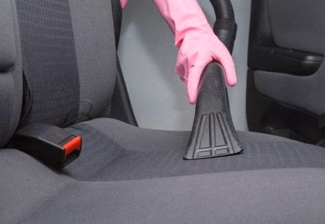 ¿Cuánto cobran por limpiar los asientos del carro?