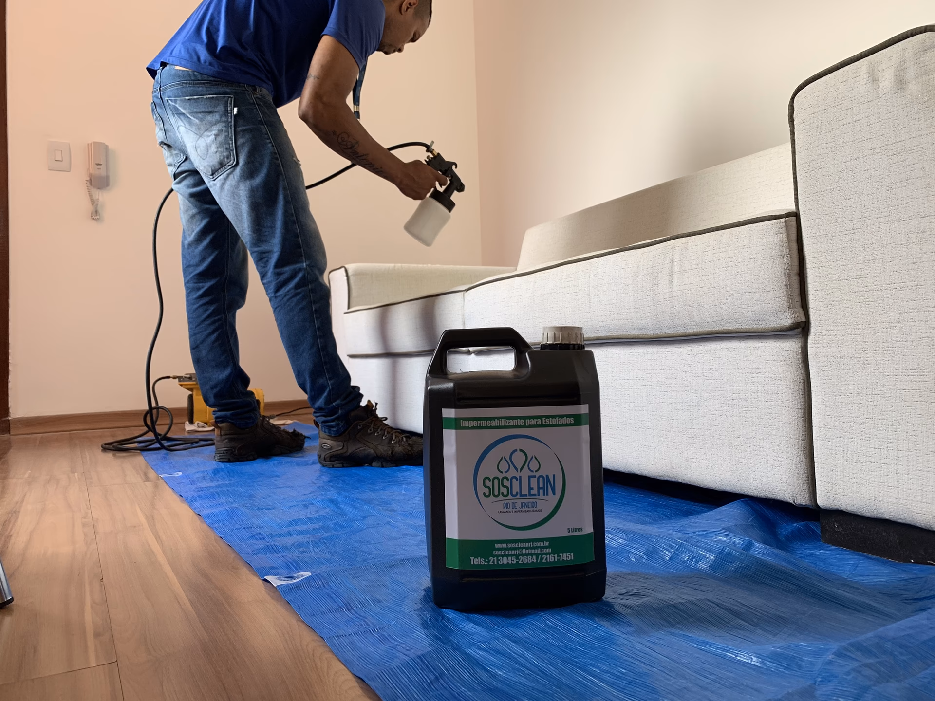 Quais são as desvantagens da impermeabilização de um sofá?