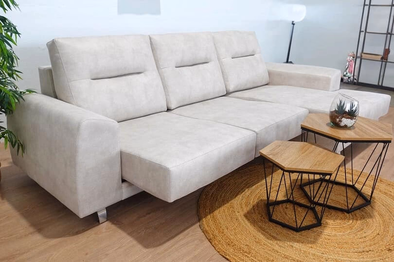 ¿Cuánto mide un cheslong de 3 plazas?