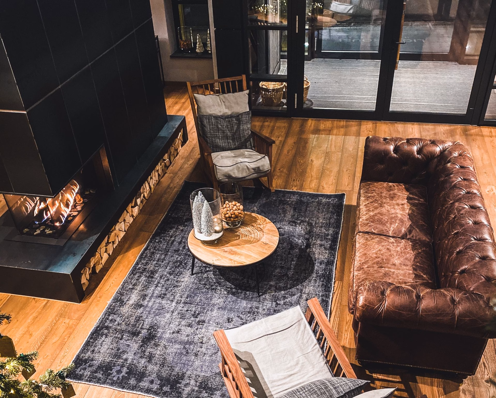 ¿Qué colores combinan mejor con la madera oscura?