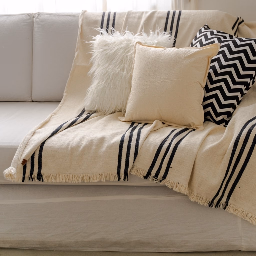 ¿Cómo se llama la manta que se le pone a los muebles?