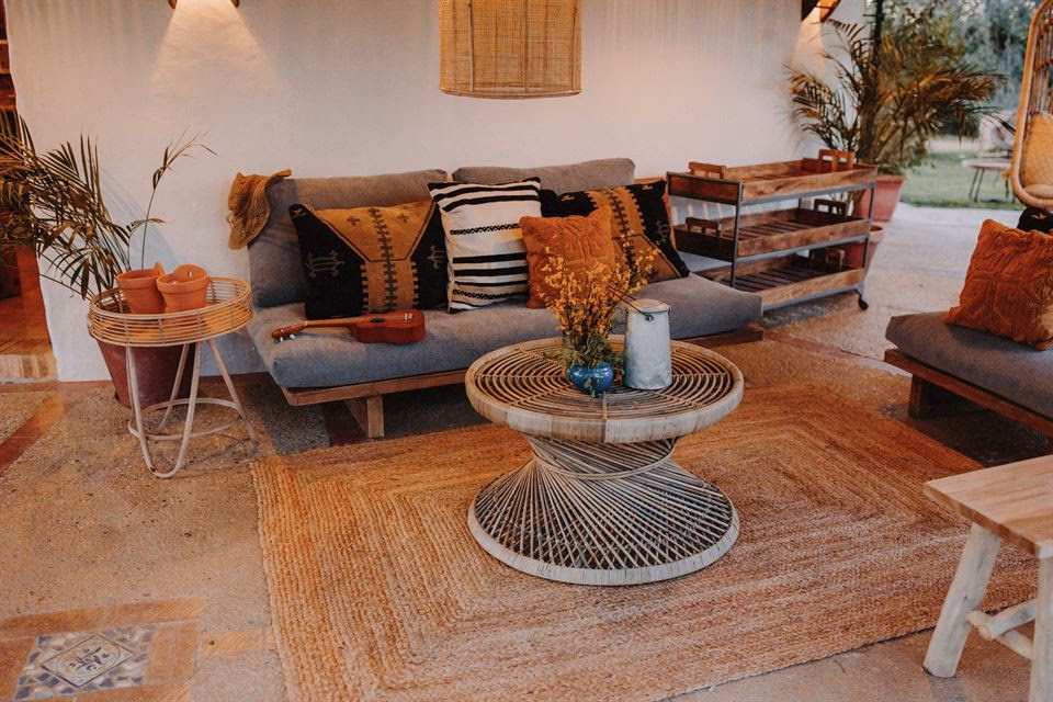 ¿Cómo hacer que una mesa parezca rústica?