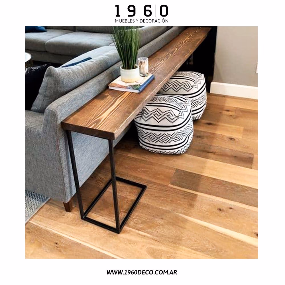 ¿Por qué la gente pone mesas detrás de los sofás?