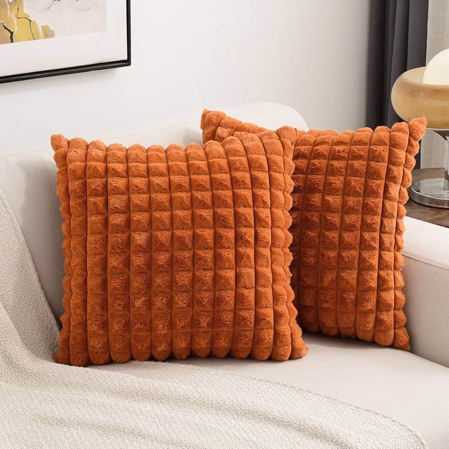 What is the rule of thumb for couch pillows?