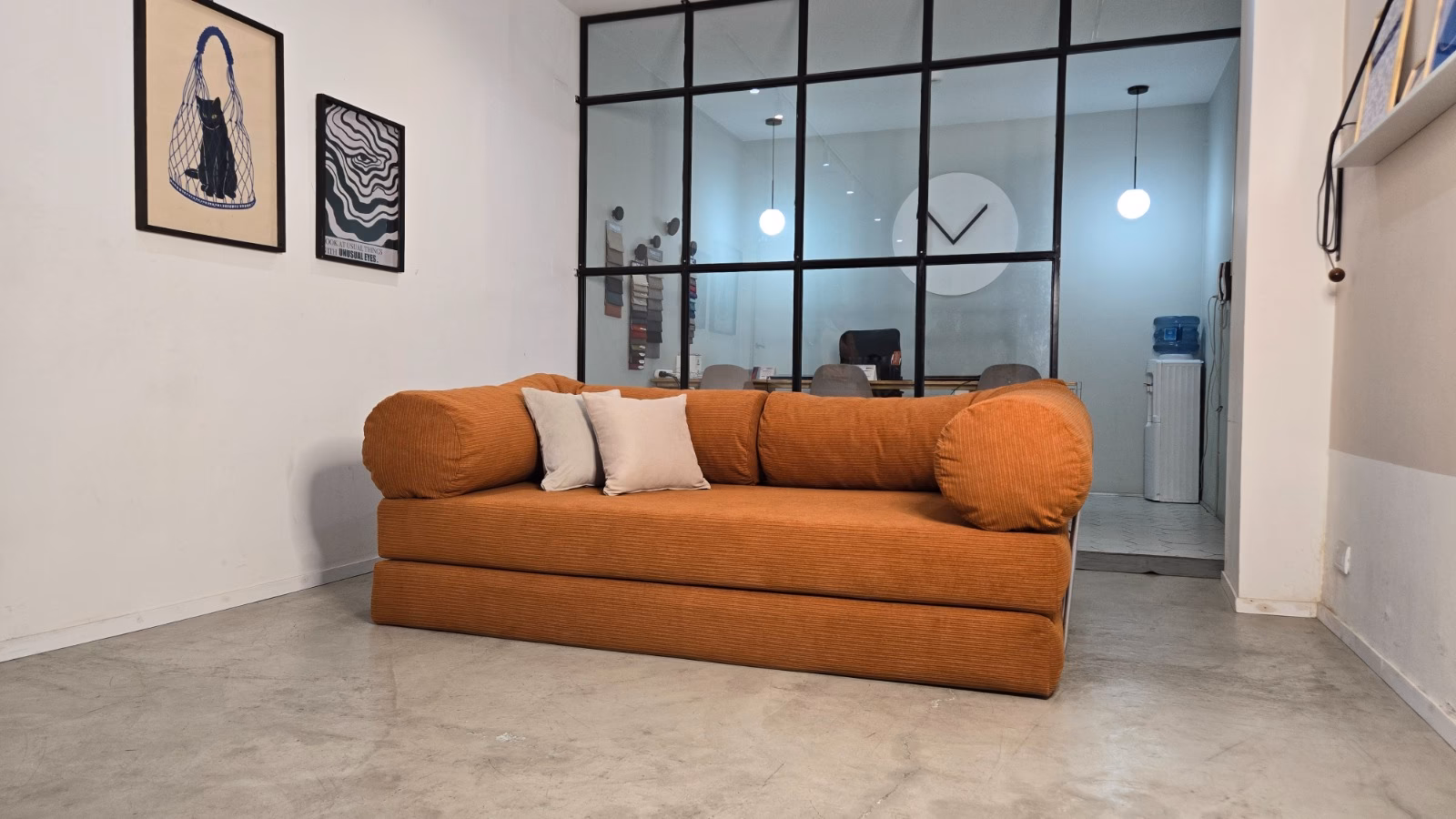 ¿Cómo se llama la parte de atrás de un sillón?