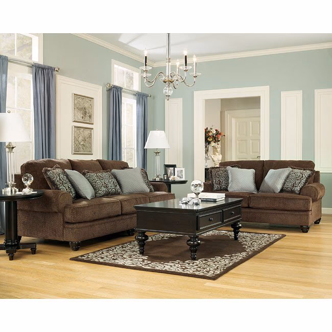 ¿Qué color de cortina combina con un sofá marrón?