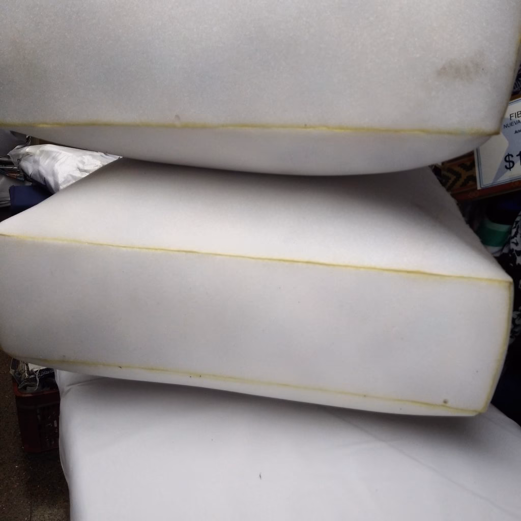 ¿Cuál es el mejor relleno para los cojines del sofá?