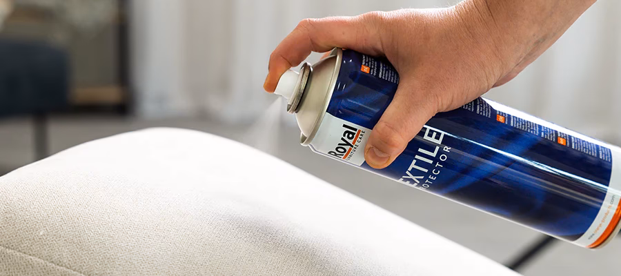 Wie bekommt man eingetrocknete Rotweinflecken weg?