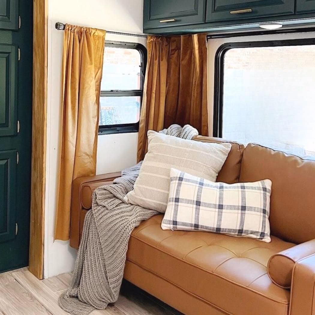 Do RV couches have seatbelts?