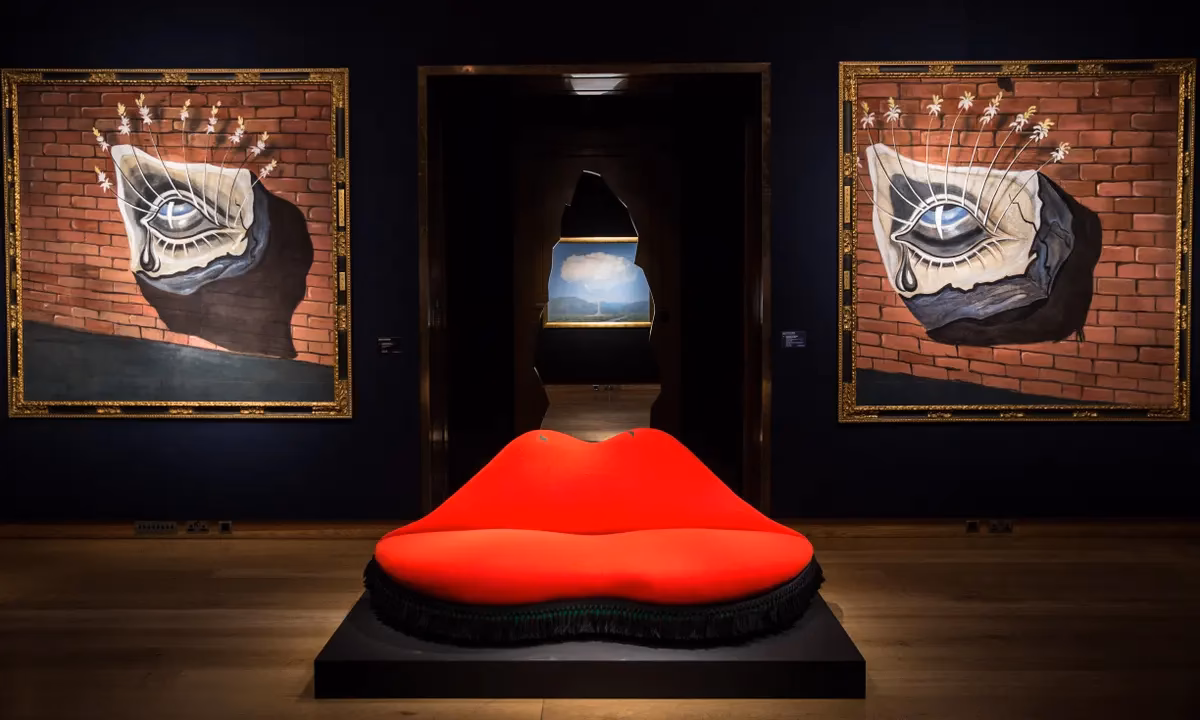 Who designed the Red Lips sofa?