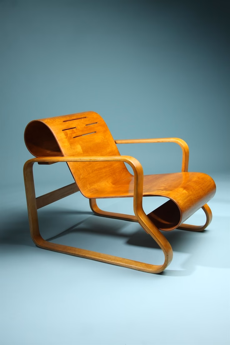 ¿Qué tienen de especial las sillas de madera curvada?
