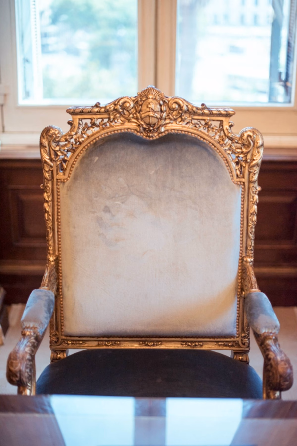 ¿Dónde se encuentra el sillón de Rivadavia?